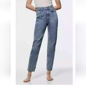 NEW Zara High Rise Tapered Leg Mom Jeans, Sz 6